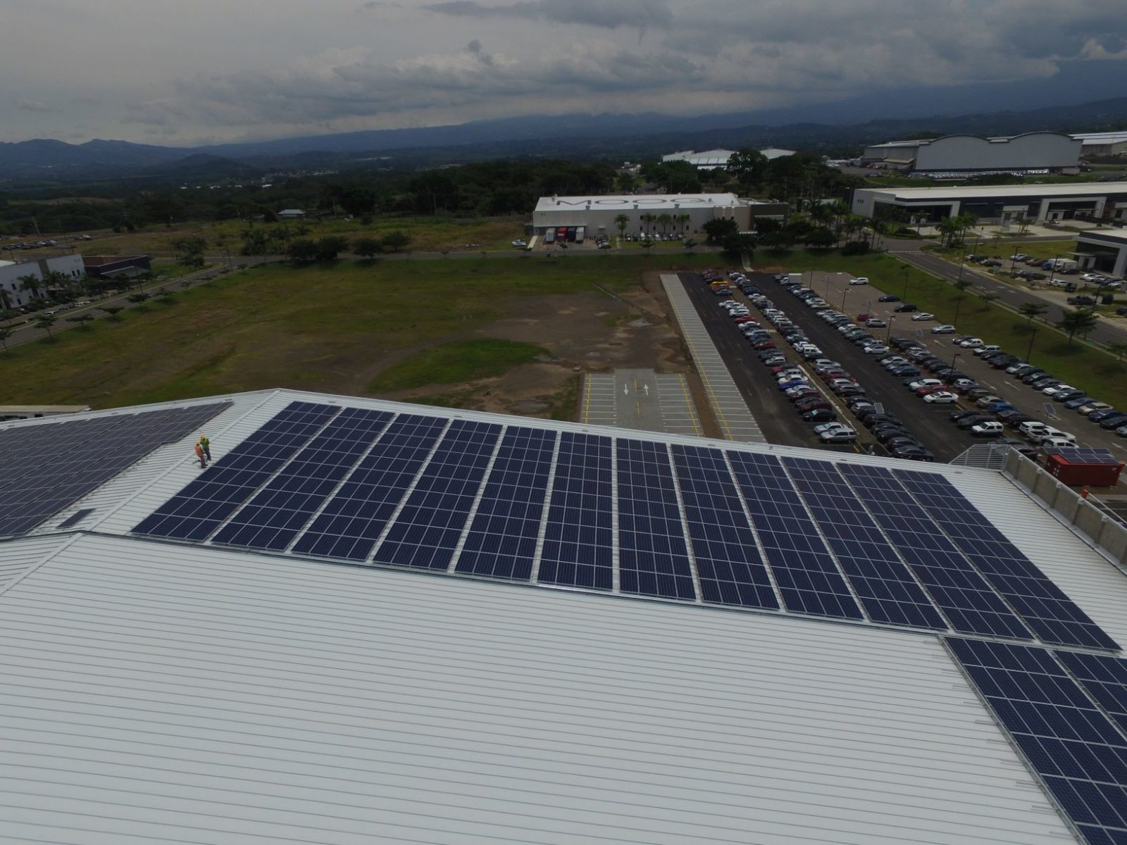 Photovoltaic solar installation on deck: 488 kWp (Costa Rica)