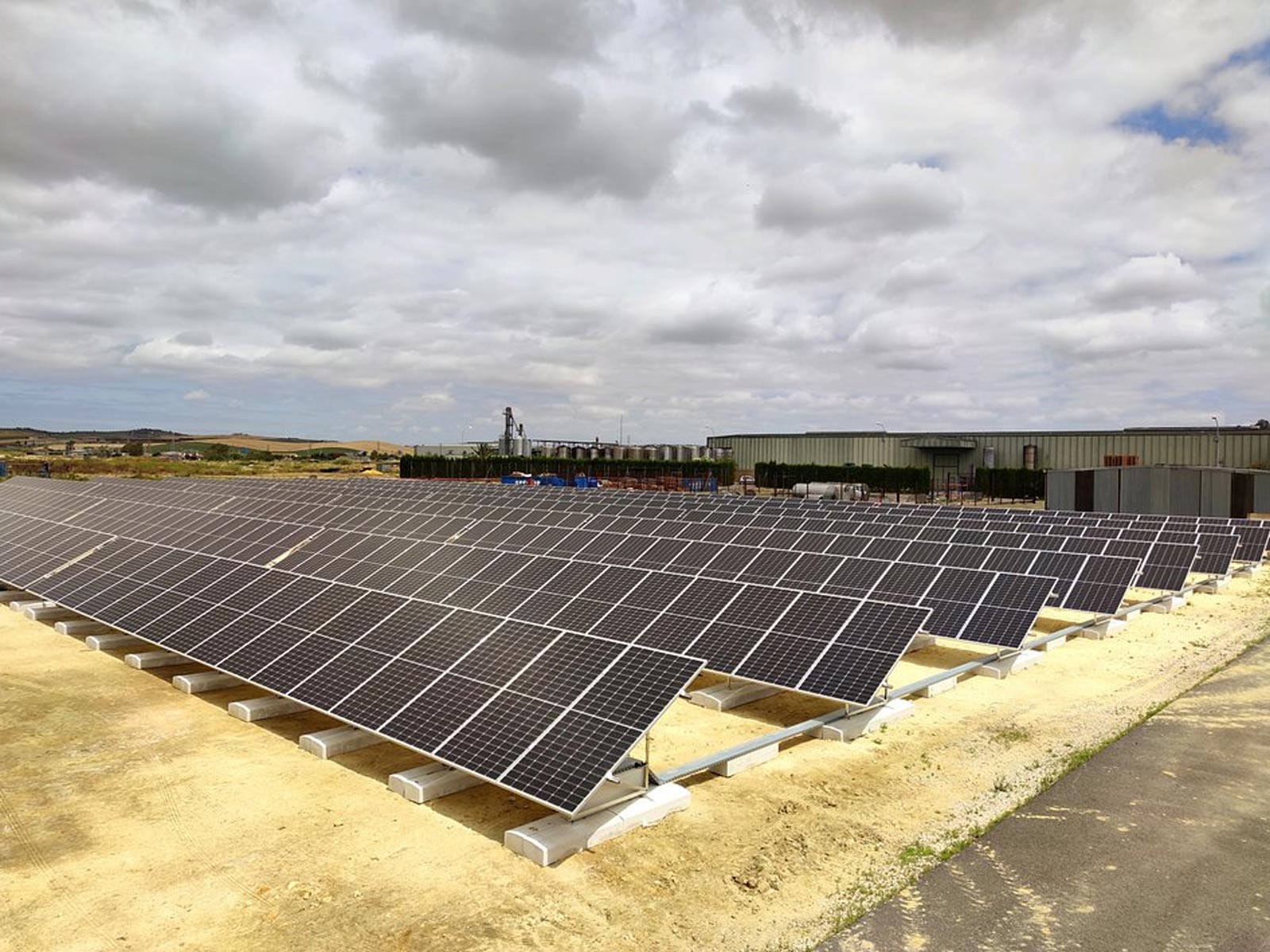Construction of a photovoltaic installation by Iberdrola Smart Solar