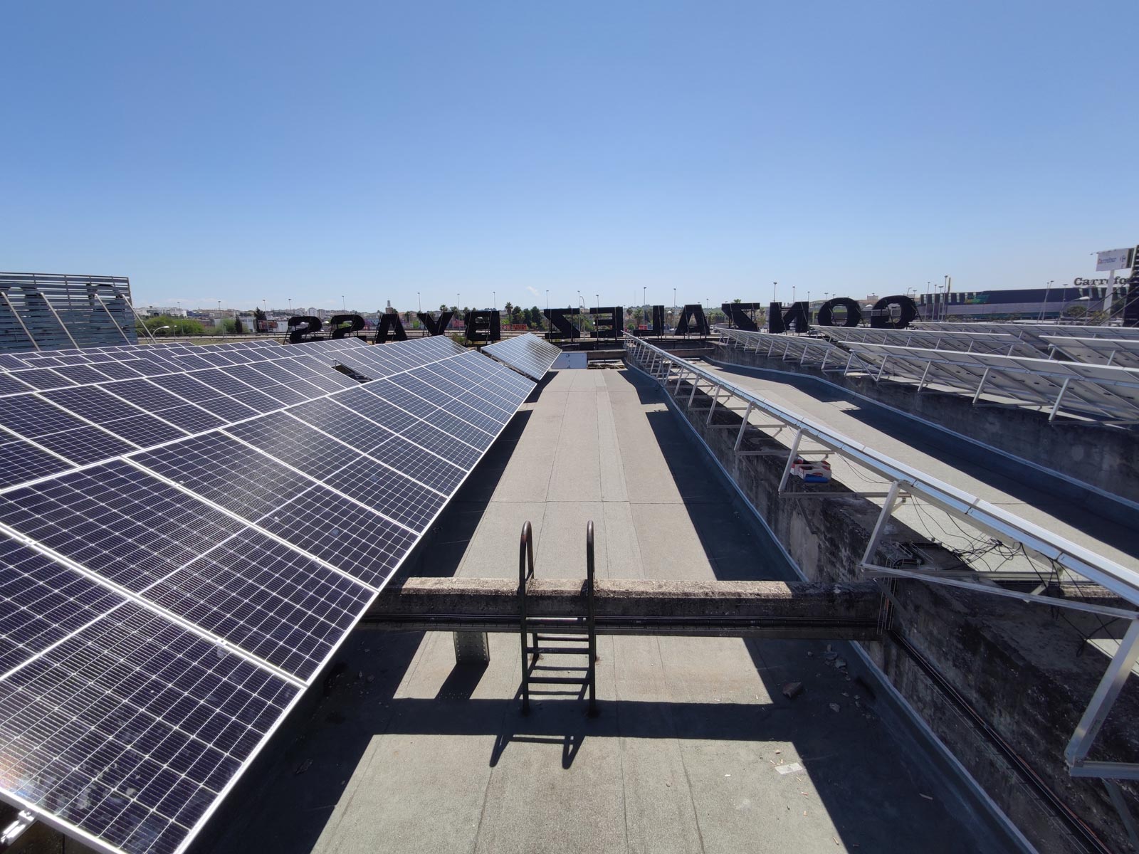 Construction of a photovoltaic installation by Iberdrola Smart Solar