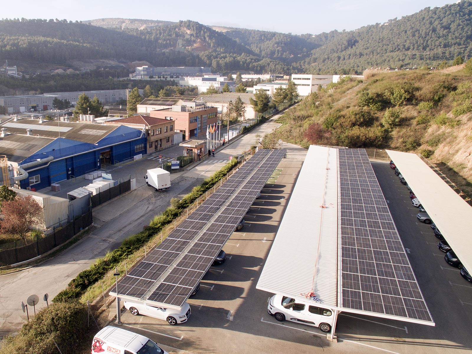 Alterna Energía construye, de la mano de Iberdrola Smart Solar, tres nuevas instalaciones fotovoltaicas para AkzoNobel en Cataluña