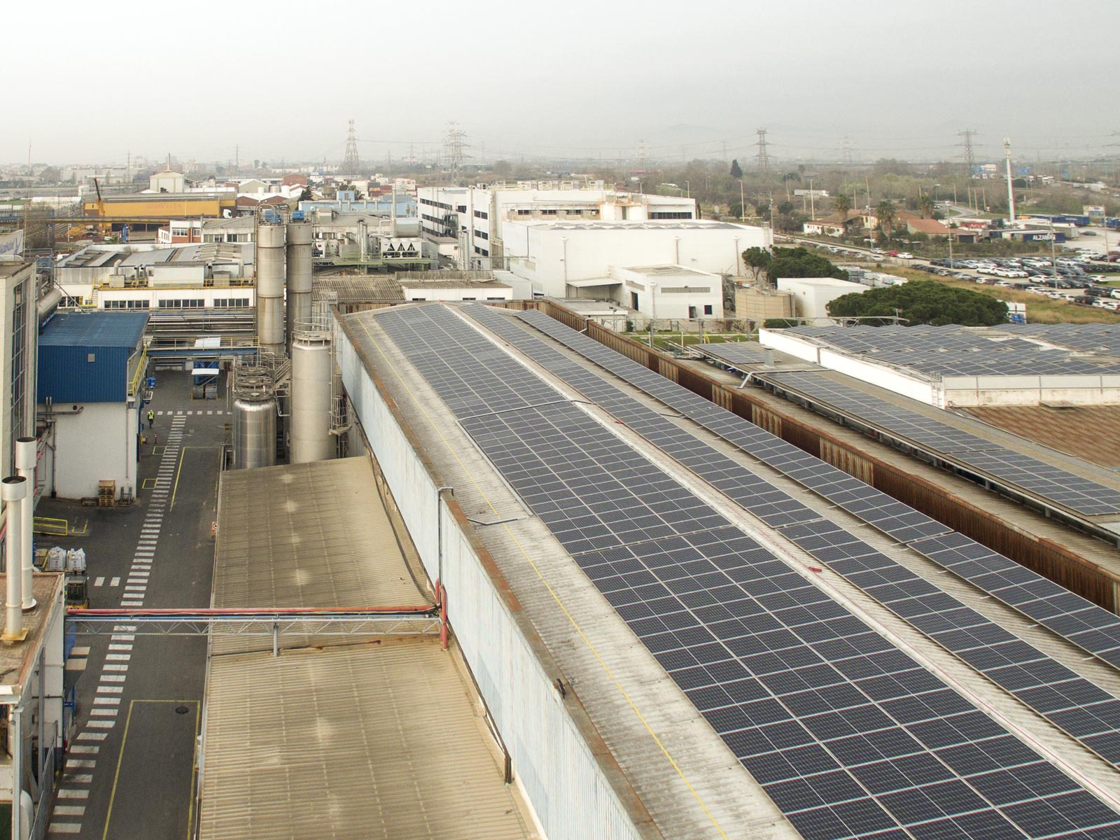 Alterna Energía construye, de la mano de Iberdrola Smart Solar, tres nuevas instalaciones fotovoltaicas para AkzoNobel en Cataluña