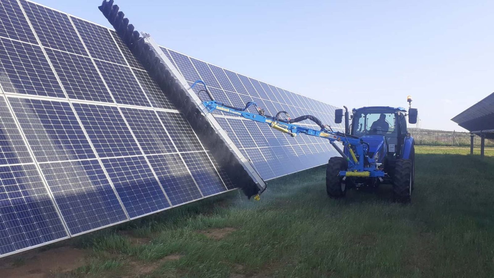 automated system to optimise the cleaning of photovoltaic installations